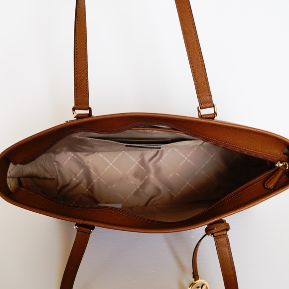 MICHAEL KORS SADY LG MULTIFUNCTION TOTE LUGGAGE - Picture 6 of 8